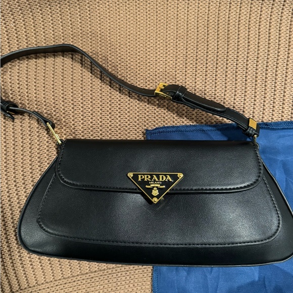 PRADA Leather shoulder bag - Picture 4 of 12
